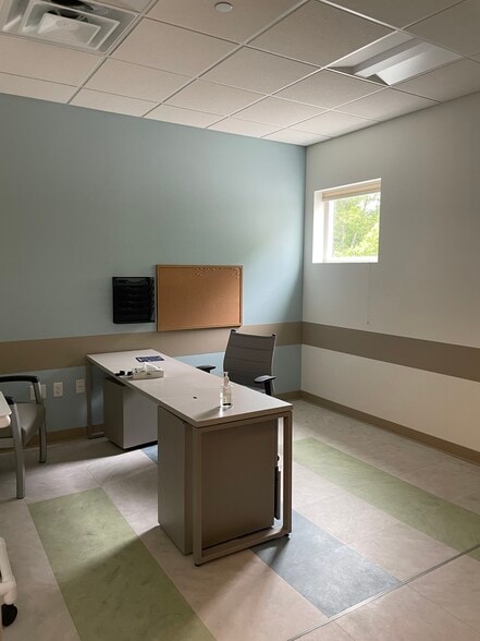 More Photos Of 105 Topsham Fair Mall Rd, Topsham Office For Lease