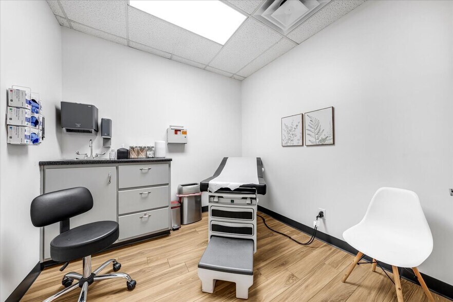 More Photos Of 421 N Broadway, Portland Medical For Sale