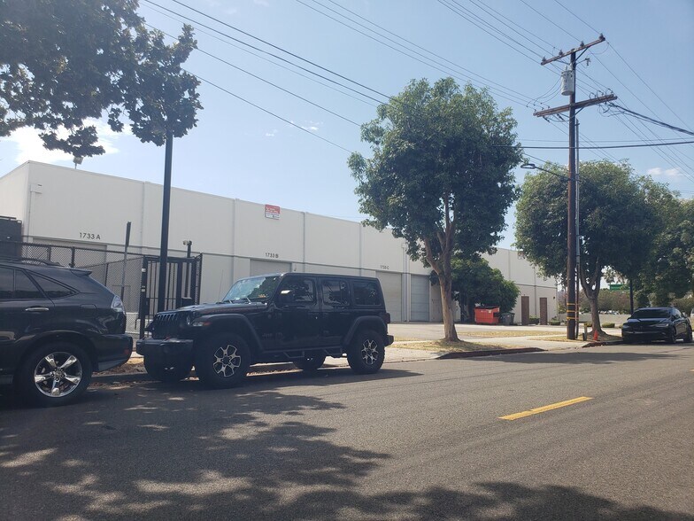 More Photos Of 1725-1733 Gardena Ave, Glendale Distribution For Lease