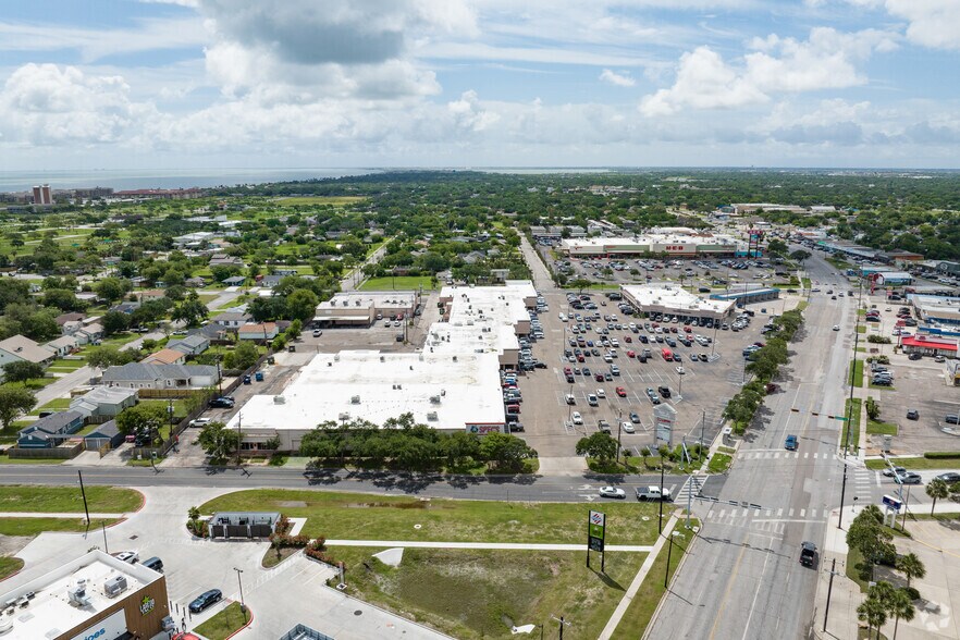 More Photos Of 4200-4250 S Alameda St, Corpus Christi Storefront For Lease
