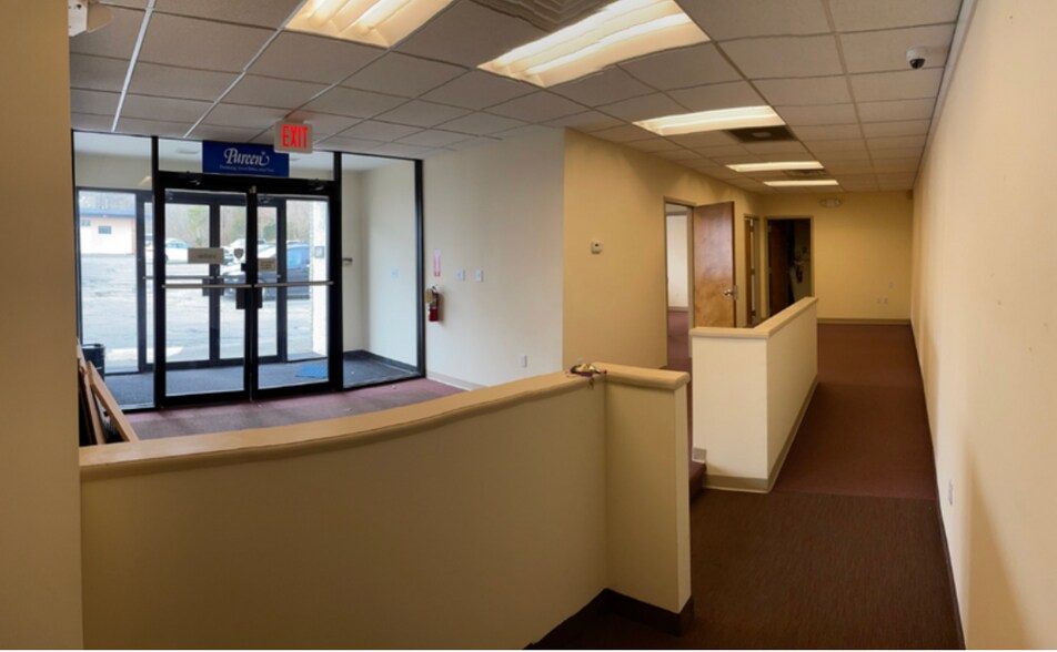 More Photos Of 69 Westchester Ave, Pound Ridge Storefront Retail Office For Lease