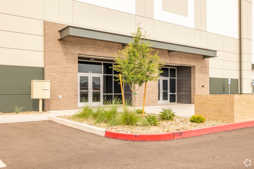 More Photos Of 2836 N Greenfield Rd, Mesa Warehouse For Lease