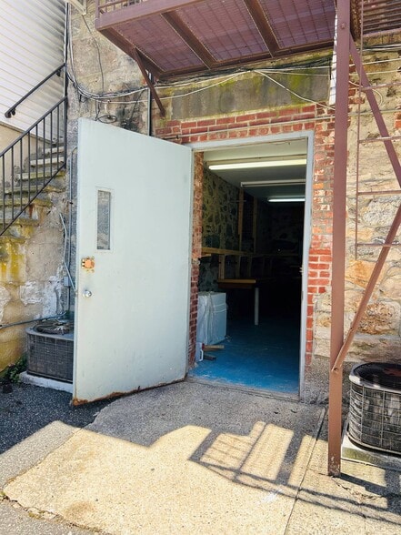 More Photos Of 137 Mamaroneck Ave, Mamaroneck Storefront Retail Residential For Lease