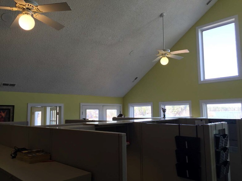 More Photos Of 14700-14702 Village Square Pl, Midlothian Office For Lease