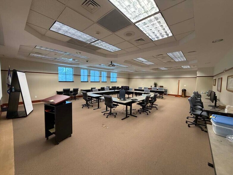 More Photos Of 3167 Robbins Rd, Springfield Office For Sale