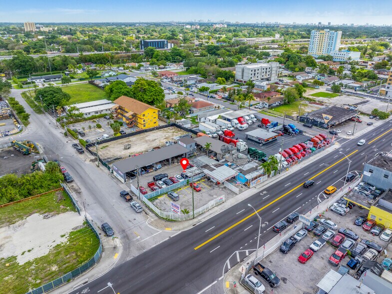 More Photos Of 2395 NW 36th St, Miami Service For Lease