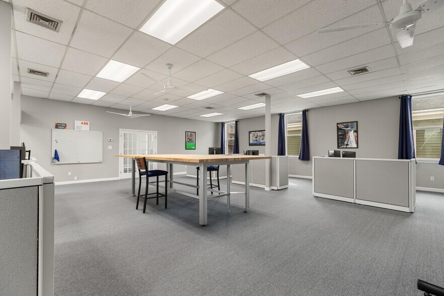 More Photos Of 7 Foster St, Wakefield Office For Sale
