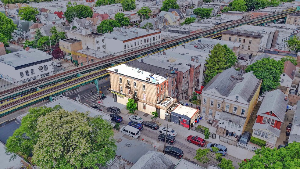 More Photos Of 10617 Jamaica Ave, Richmond Hill General Retail For Sale