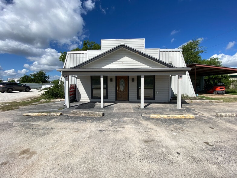 More Photos Of 8491 US Highway 281 N, Spring Branch Showroom For Sale