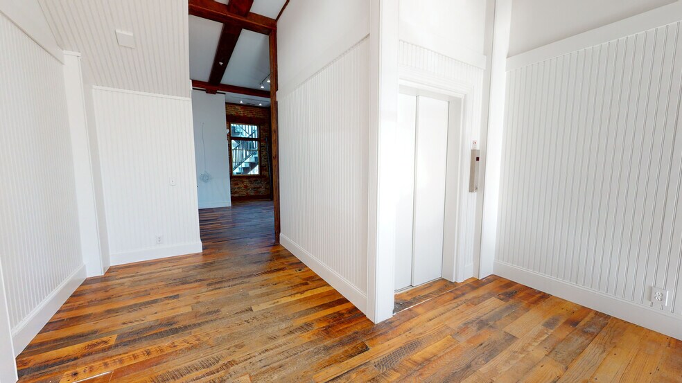 More Photos Of 33 Main St, Nantucket Storefront Retail Office For Lease