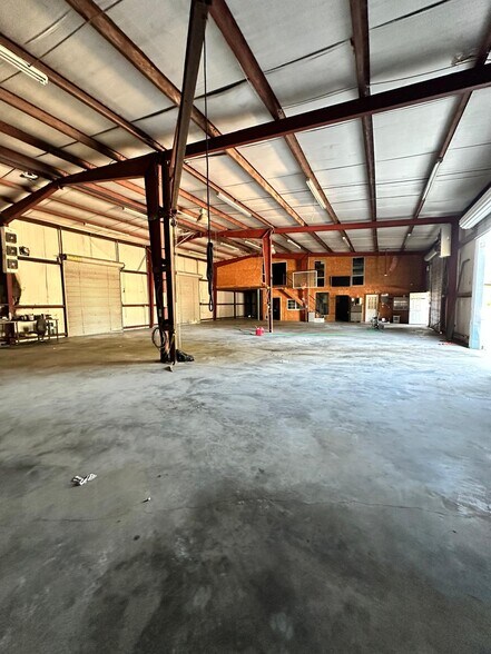 More Photos Of 709 State Highway 78 S, Farmersville Warehouse For Lease