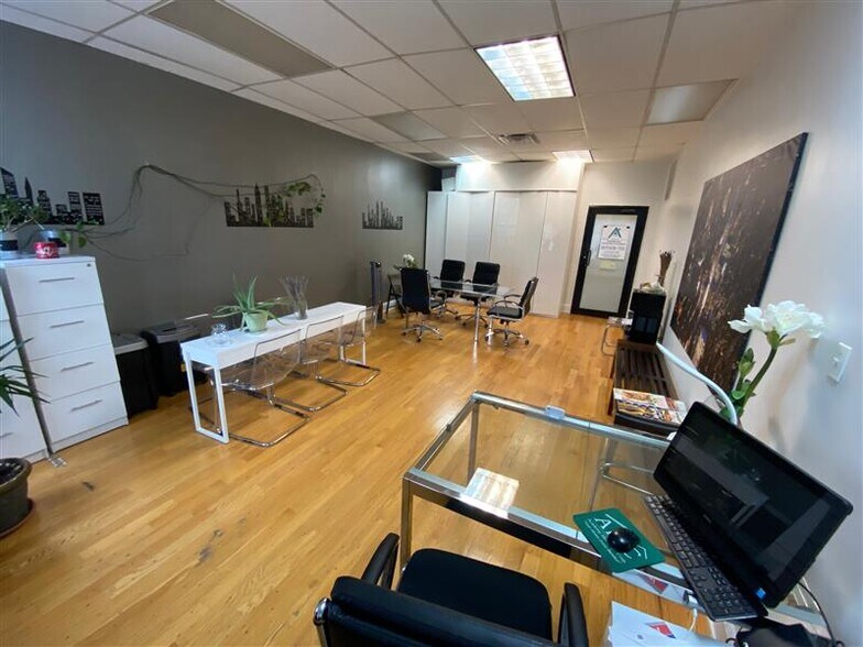 More Photos Of 3189 Steinway St, Astoria Storefront Retail Office For Lease