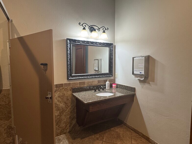 More Photos Of 9212 N Kelley Ave, Oklahoma City Office For Lease