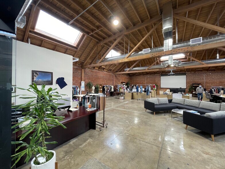 More Photos Of 132 W 39th St, Los Angeles Warehouse For Lease