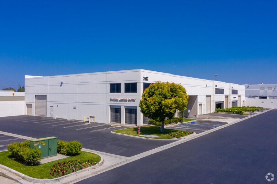 More Photos Of 7617-7621 Somerset Blvd, Paramount Unknown For Lease