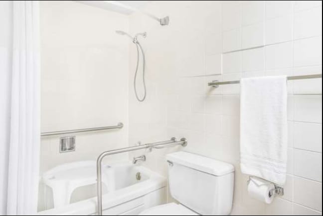 More Photos Of 52601 Holiday Dr, Saint Clairsville Hotel For Sale