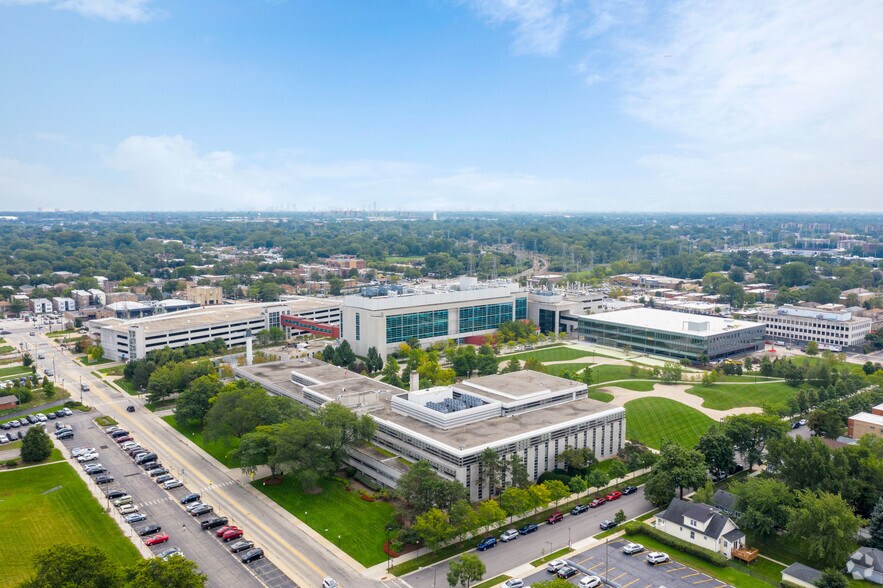 More Photos Of 8045 Lamon Ave, Skokie Office For Lease