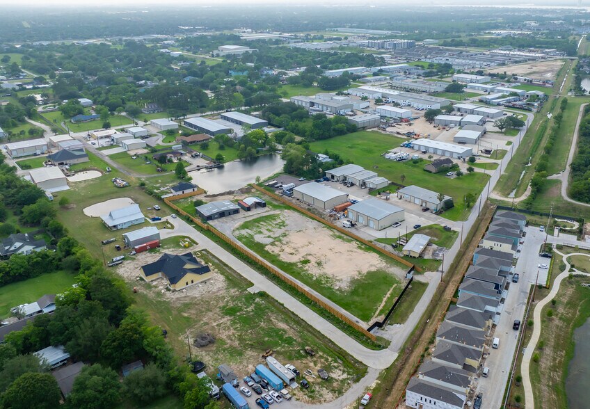 More Photos Of 1250 Winfield Ln, Kemah Industrial For Lease
