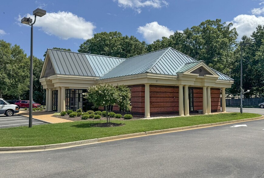 More Photos Of 81 S Airport Dr, Highland Springs Bank For Sale