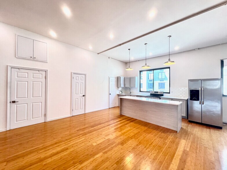 More Photos Of 109 Clay St, Brooklyn Flex For Lease