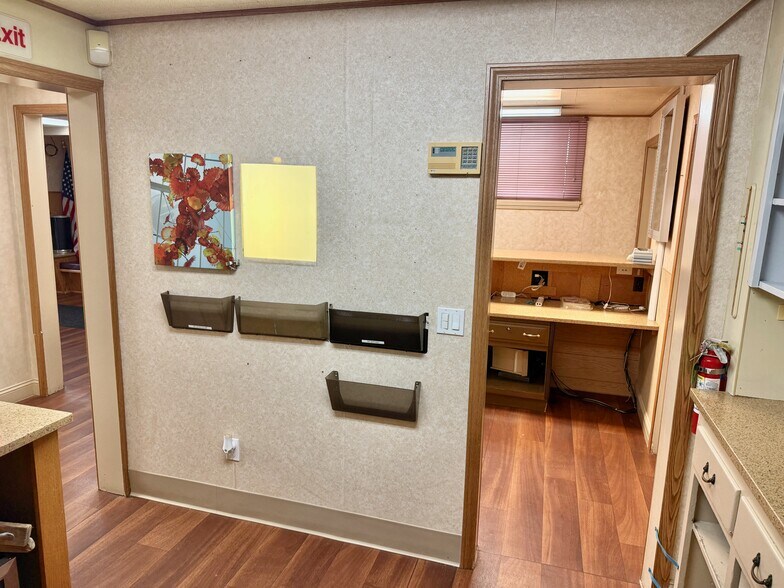 More Photos Of 1107 Lincoln Way E, Massillon Veterinarian Kennel For Sale