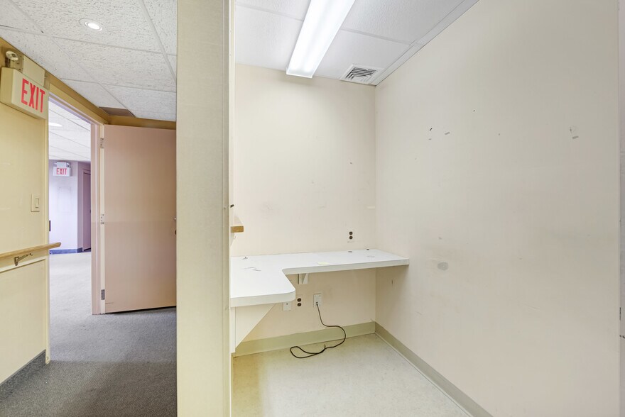 More Photos Of 385 S Maple Ave, Glen Rock Medical For Lease