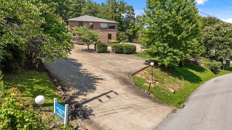 More Photos Of 901 Mountain Creek Rd, Chattanooga Office For Lease