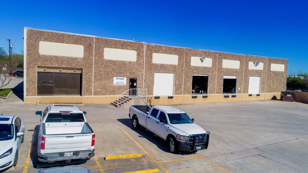 More Photos Of 4441-4447 Centergate St, San Antonio Warehouse For Lease