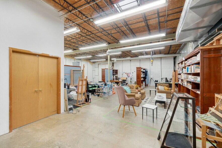 More Photos Of 1620 Thomes Ave, Cheyenne Light Distribution For Sale