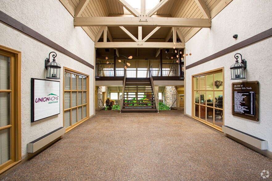 More Photos Of 4444 N Belleview Ave, Kansas City Unknown For Lease