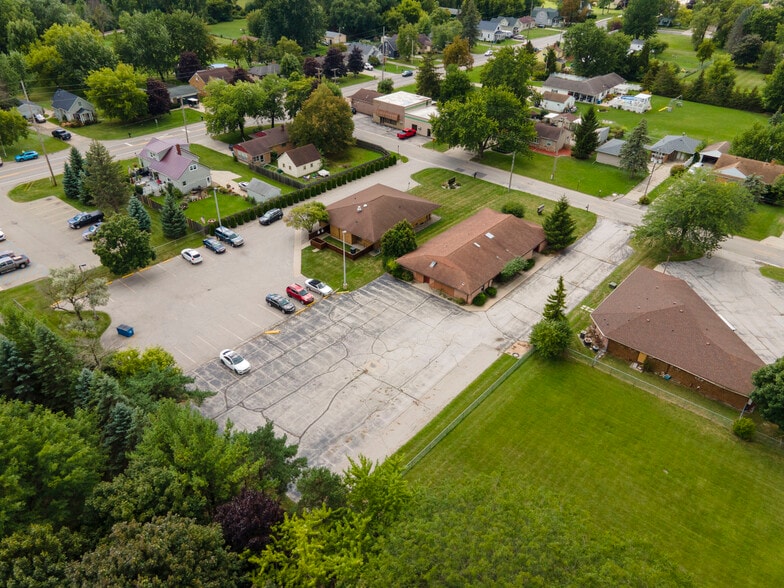 More Photos Of 1003 Mulholland St, Bay City Office For Sale