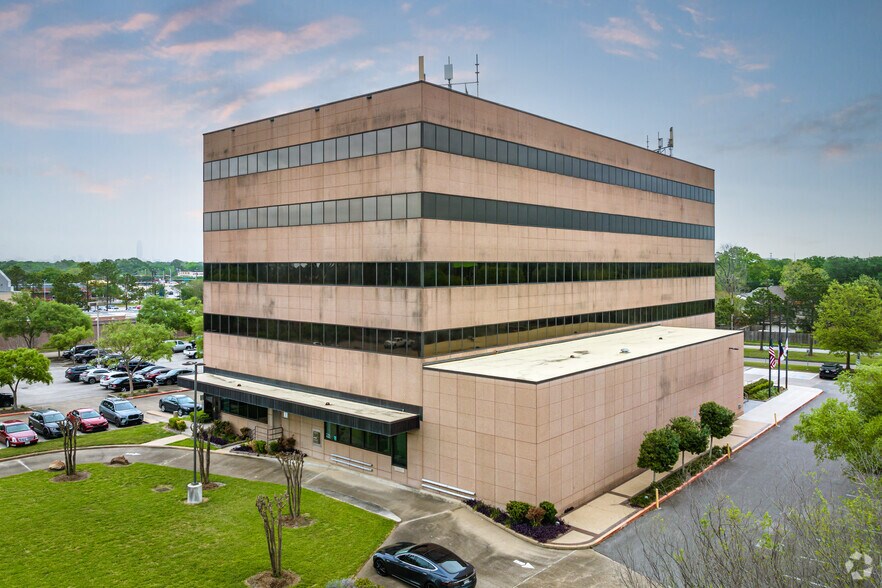 More Photos Of 9660 Hillcroft St, Houston Medical For Lease