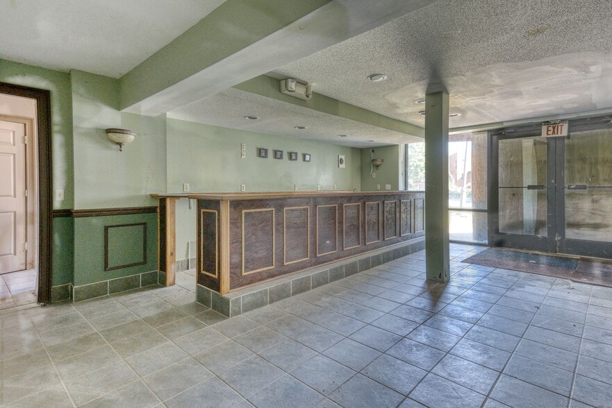 More Photos Of 2404 Main St, Hartford Storefront Retail Office For Sale