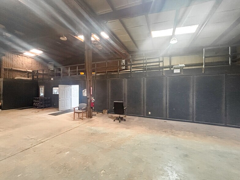 More Photos Of 3803 Mankins Ave, Odessa Warehouse For Sale