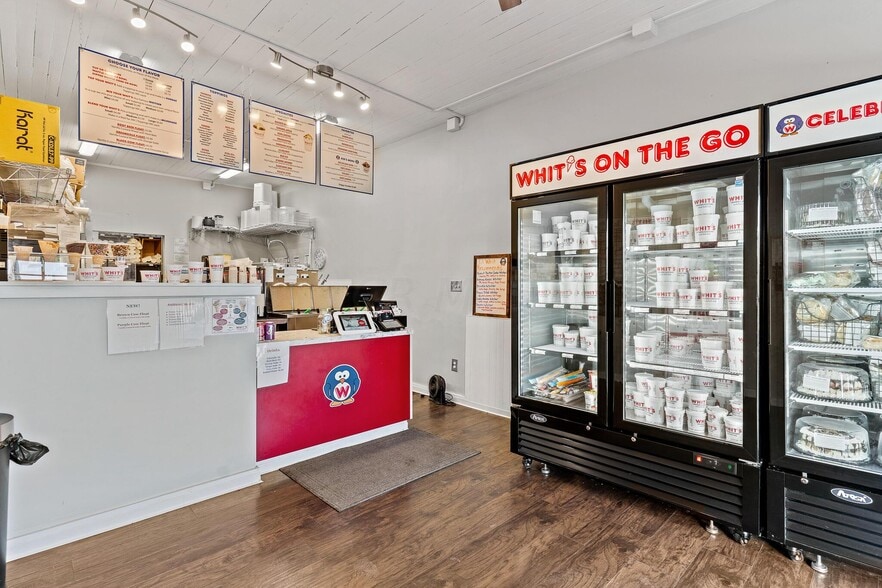 More Photos Of 1550 Lewis Center Rd, Lewis Center Freestanding For Sale