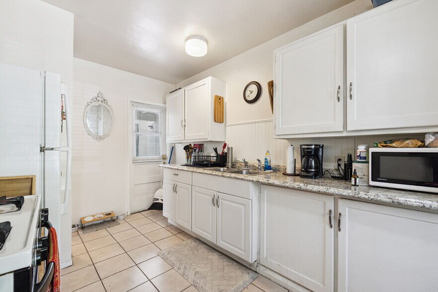 More Photos Of 1674 S Via Salida, Palm Springs Apartments For Sale