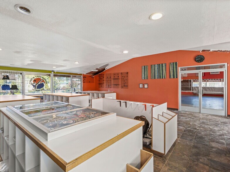 More Photos Of 11702 NE Halsey St, Portland Freestanding For Sale
