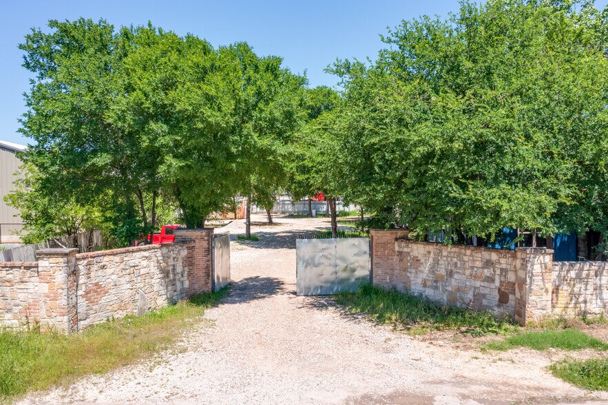 Primary Photo Of 2704 Gardenia Dr, Austin Land For Lease