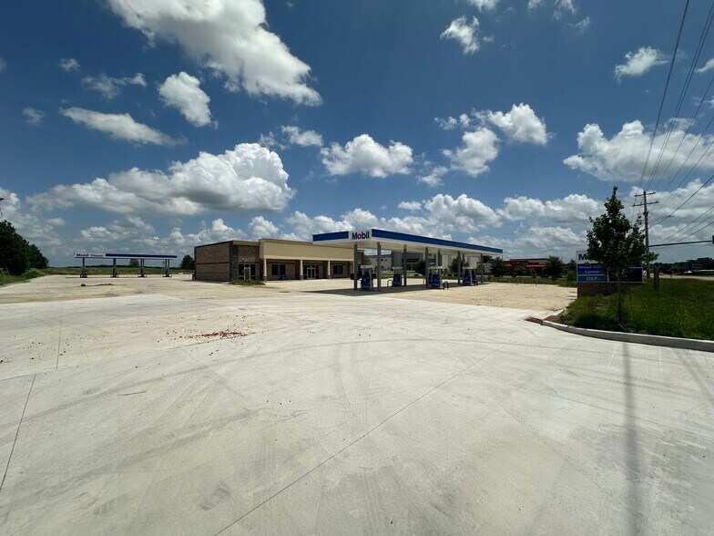 More Photos Of 7532 Hacks Cross Rd, Olive Branch Truck Stop For Sale