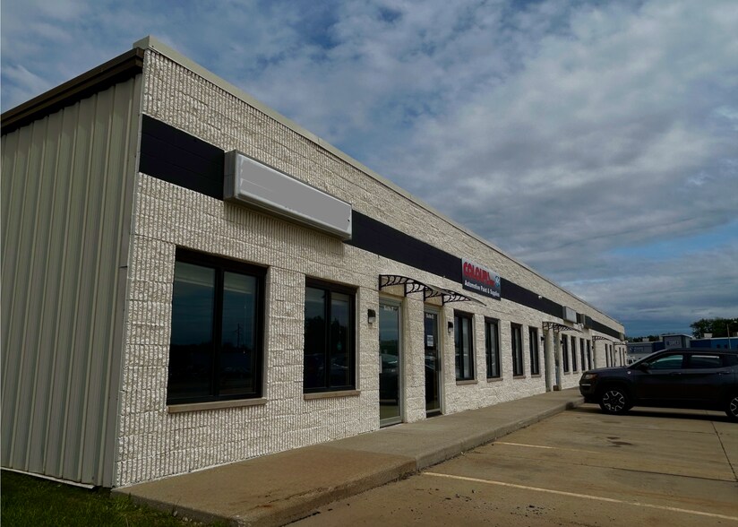 More Photos Of 1624 Commerce Pky, Bloomington Industrial For Lease