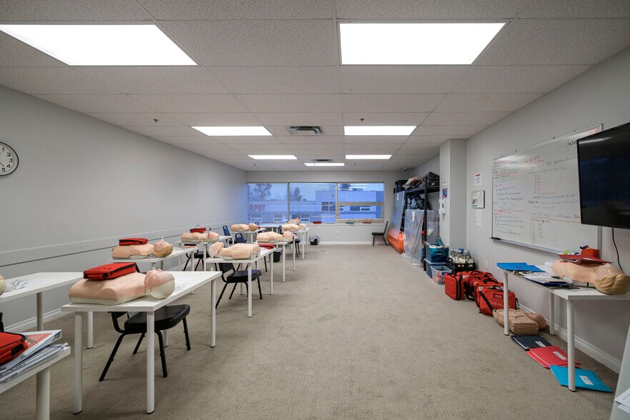 More Photos Of 12639 80 Ave, Surrey Showroom For Sale