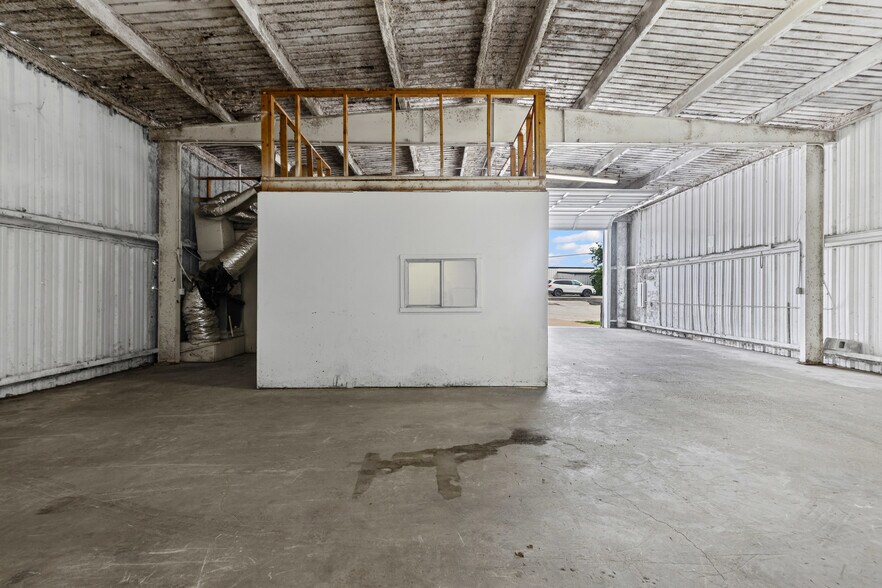 More Photos Of 4715 Turner Warnell Rd, Arlington Warehouse For Sale