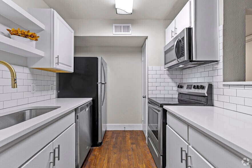 More Photos Of 2211 S Vernon Ave, Dallas Apartments For Sale