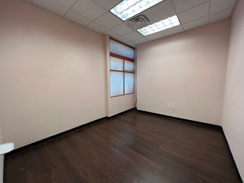 More Photos Of 375 N Stephanie St, Henderson Office For Lease