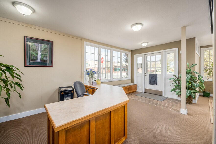 More Photos Of 909-919 Elm St SW, Albany Medical For Sale