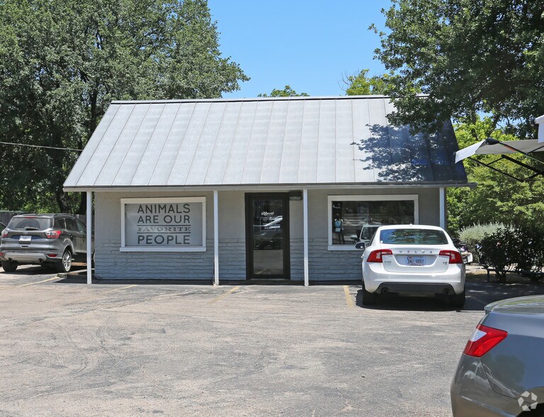 More Photos Of 2120 S Lamar Blvd, Austin Freestanding For Sale