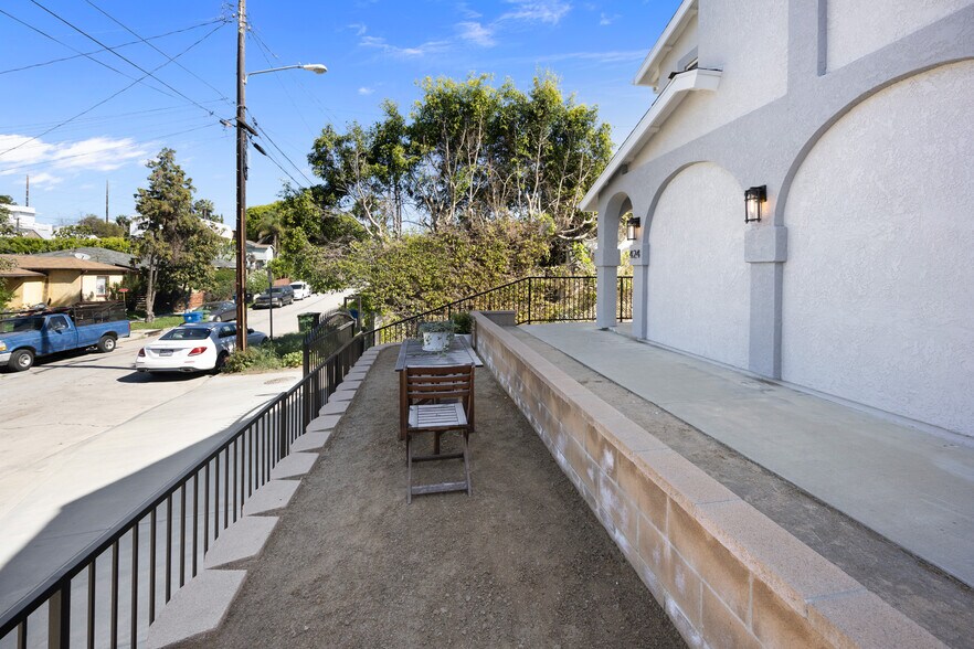 More Photos Of 422 Parkman Ave, Los Angeles Apartments For Sale