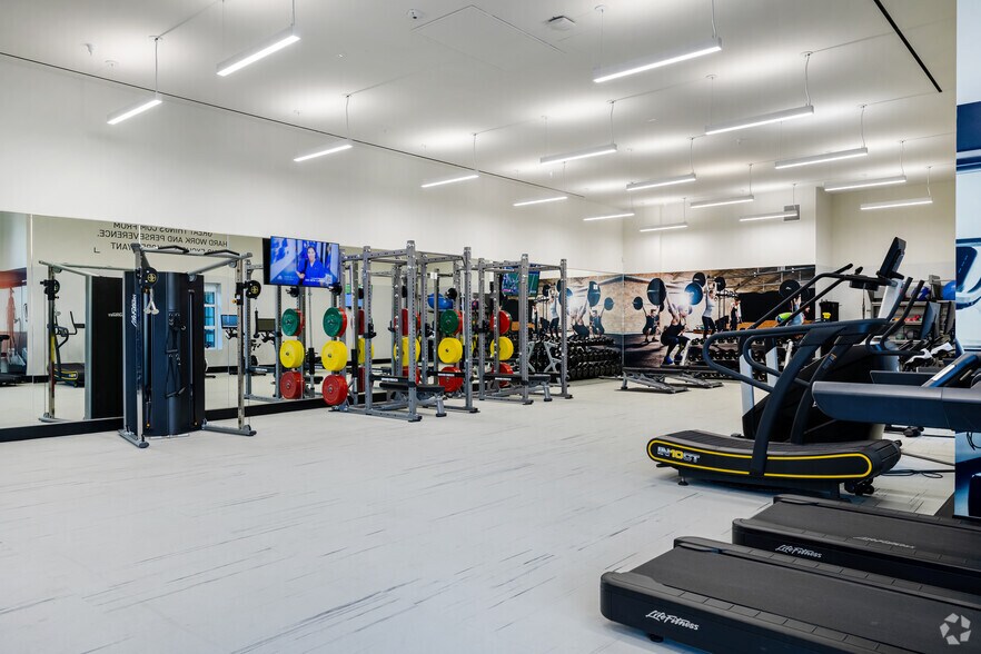 More Photos Of 6933 Santa Monica Blvd, Los Angeles Apartments For Lease