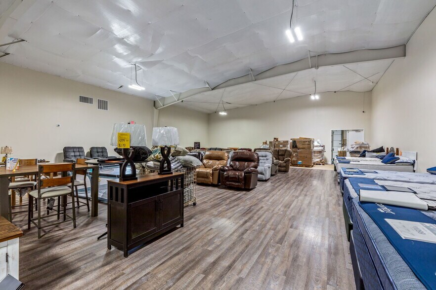 More Photos Of 650 Walton Dr, Farmington Storefront Retail Office For Sale