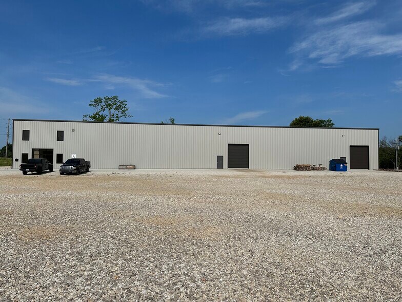 More Photos Of 53 Evergreen Rd, Strafford Warehouse For Lease